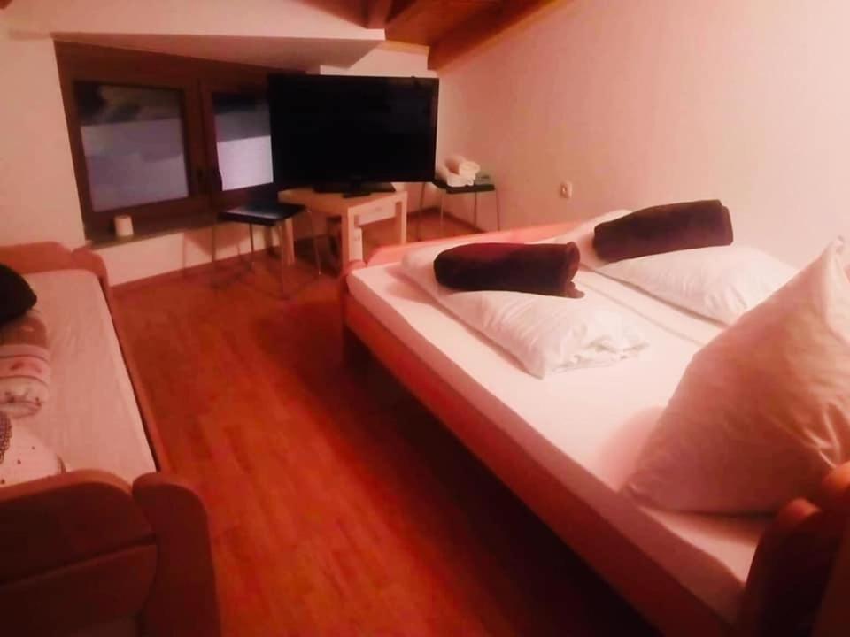Omladinski Hotel Rostovo Bugojno Exterior foto